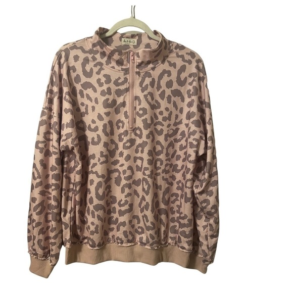 She & Sho Tops - 𝅺SHE & Sho Clothing Co. Women’s Pullover Size Large